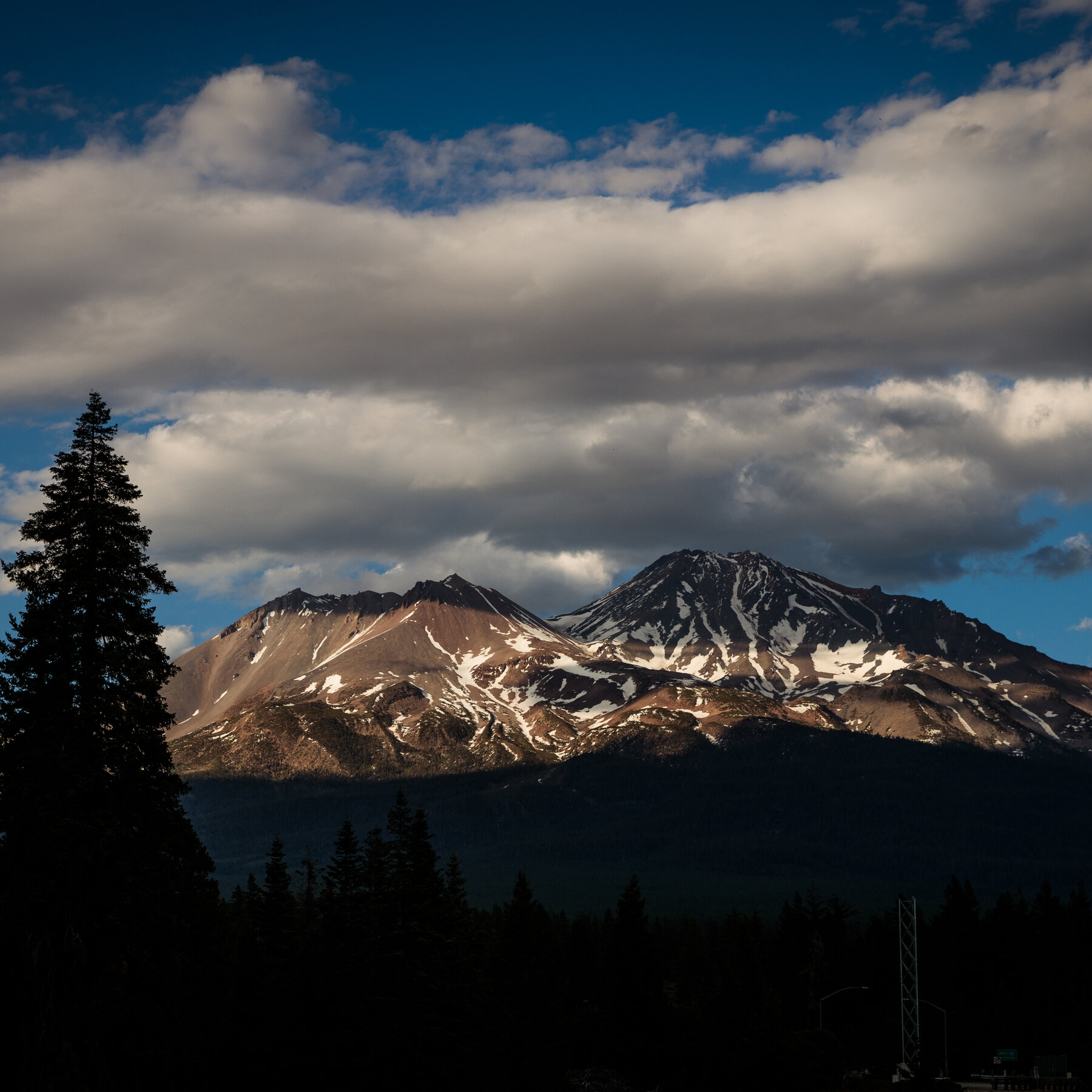 Argentine Tech Executive Dies After Falling 2,000 Feet on Mount Shasta